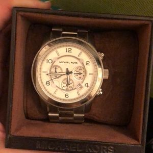 Michael Kors oversized runway watch (silver)
